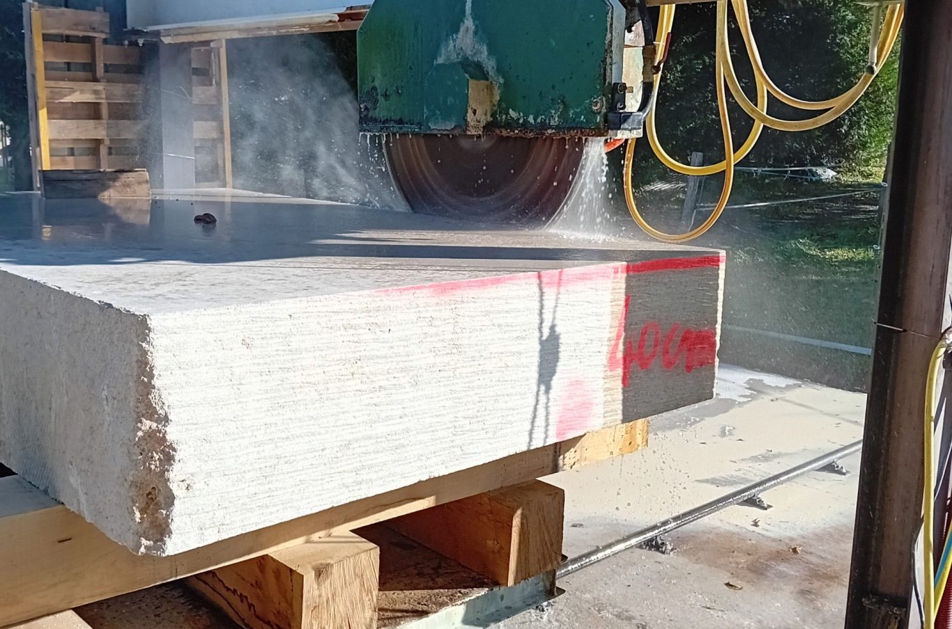 découpe d'un bloc à la débiteuse